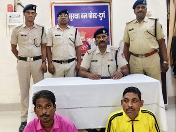  आरपीएफ दुर्ग की बड़ी कार्रवाई: रेल संपत्ति चोरी के 5 साल पुराने मामलों में दो आरोपी गिरफ्तार, एक साल में 32 वारंटी दबोचे गए